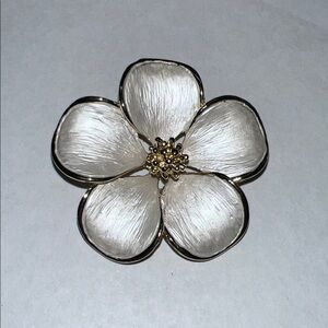 Vintage White and Gold Floral Brooch